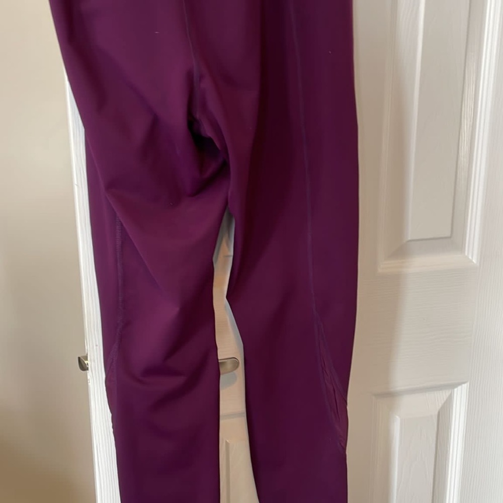 Size Large, Head Brand. Sheer detail on the calf section of the legging.